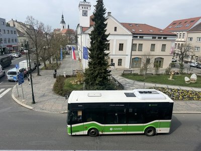 中東衝突推升燃料價格  捷克民眾開車轉向大眾運輸