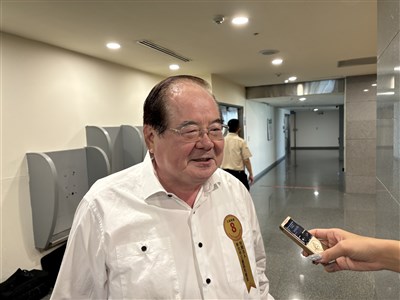 藍指李乾龍座車遭裝追蹤器 府:請立即報案提告