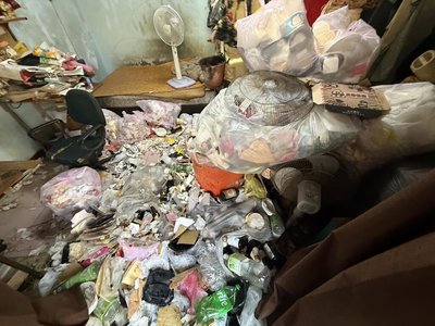 台南某民宅堆滿漫畫雜物　2天清出2.5噸垃圾