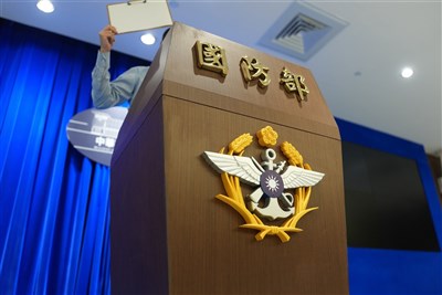 日艦通過台灣海峽　國防部：有效掌握海空動態無評論