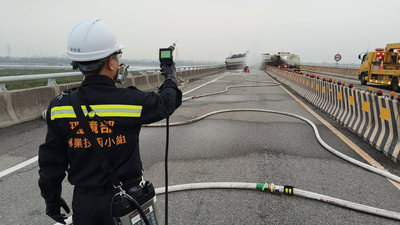 台61中彰大橋段追撞事故占全車道　估下午3時搶通