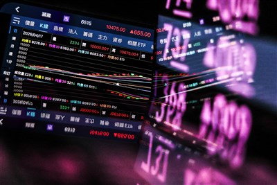 台股盤中跌近300點　股后穎崴首登萬元締造「雙萬金」