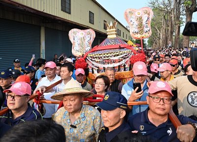 台中大甲媽祖進彰化　民生地下道部署重兵防衝突
