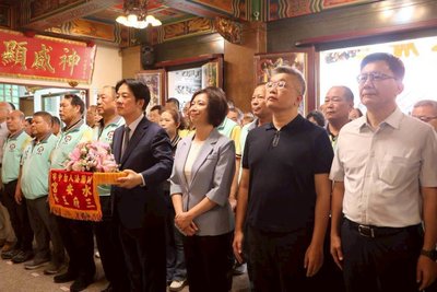 陪總統台中參香　何欣純主張月子補助每胎5萬