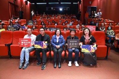 觀高菊花紀錄片　蔡英文：看見歷史深刻的那一面