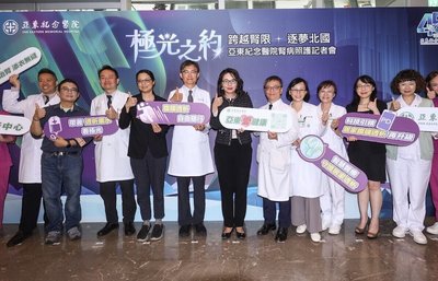 攜40公斤腹膜透析用品　腎臟病友加拿大追極光圓夢