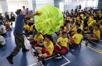 守護台灣下一代  紙風車反毒工程14年70萬師生參與