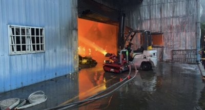 彰化倉庫大火幸無人傷亡  起火原因待查