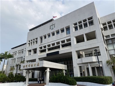 南投警連2天偷拍女警洗澡判刑　民事判賠60萬元