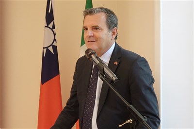 力挺賴總統出訪　義參院副議長、眾議員：天空不應受限