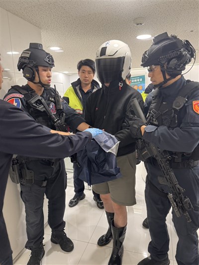 男子持BB槍假手榴彈搶銀行　北院裁定羈押禁見