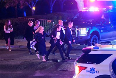 白宮記者協會晚宴疑傳槍響　川普緊急撤離現場