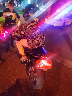 重機騎士誤闖國3南投服務區　拒被拖吊撞警遭逮捕