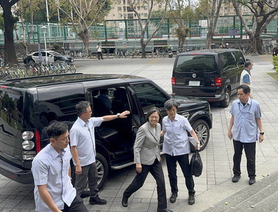 蔡英文成大演講談有溫度決策者　梅嶺健行直呼棒