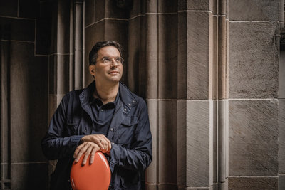 波特拉攜名琴「瑪拉」  演奏巴赫無伴奏大提琴組曲