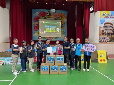 台中長安國小打工換球護羽球夢　運彩公會捐球力挺