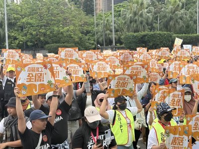 勞工遊行北高連線　提8大訴求高喊改革退休制度