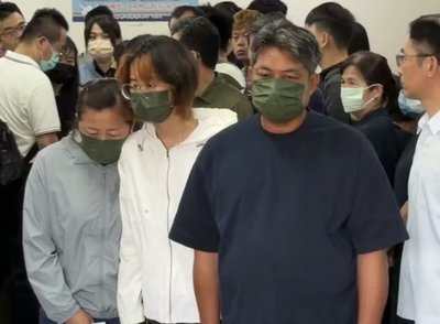 台南女警遭追撞輾壓殞命　涉案女大生靈堂鞠躬後離去