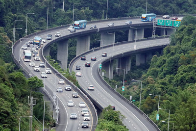 連假收假日國道11路段易塞　國5北返車潮估上午湧現
