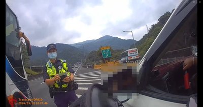 國5坪林段多車排隊逆上交流道　警方依法開罰