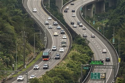 國道午後12路段易塞　國5北向恐塞至深夜