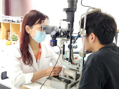 高中生沉迷手遊加課業壓力　確診青光眼險失明