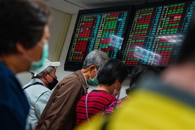台股4月開戶人數新增9.8萬人　累積達1420萬人創高