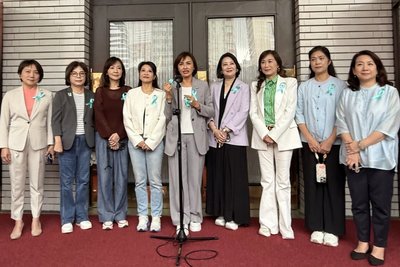 世界卵巢癌日　邱議瑩發青絲帶籲女性定期癌篩