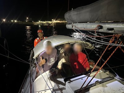 烏克蘭帆船帆繩斷裂遇險　澎湖海巡平安救援進港