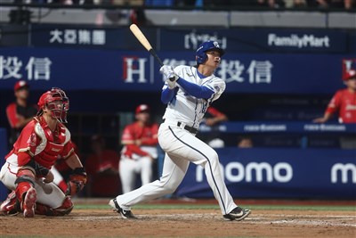 三呎線跑壘爭議被點名　孔念恩苦笑：今年才第1次吧