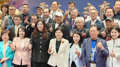 現身雲林  鄭麗文著中山裝彰顯孫文160週年誕辰