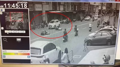 台中機車騎士擦撞單車後倒地　遭汽機車碰撞不治
