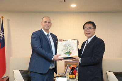 以色列訪團拜會黃偉哲　聚焦智慧與綠色城市交流