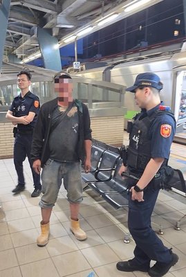 松山火車站醉男辱罵列車長 鐵警帶回調查後送辦