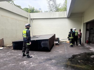 花蓮體育館工安意外  工人遭燈箱砸中送醫不治