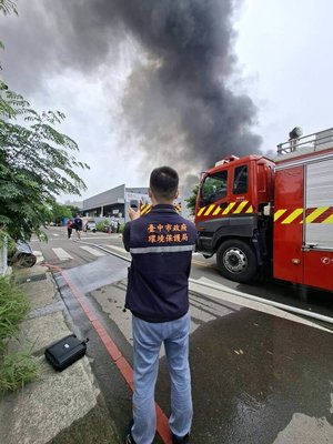 台中工地火警濃煙密布  市府監控空品及勒令停工