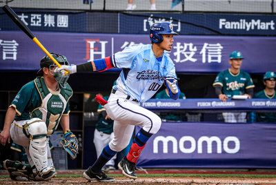 童堉誠連7戰敲安獲MVP　謝父親和棒球路上貴人