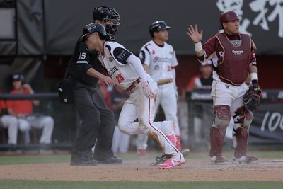 龍勝猿關鍵一盜　張政禹「神偷本壘」抓投手動作