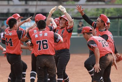 王貞治盃許庭愷超前轟　台東苦戰13局搶勝晉4強