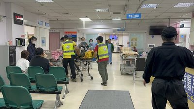 台東南迴公路機車撞停路邊工程車  夫妻送醫不治
