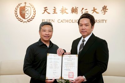 周思齊獲輔大傑出校友　回饋50萬元球棒購置金