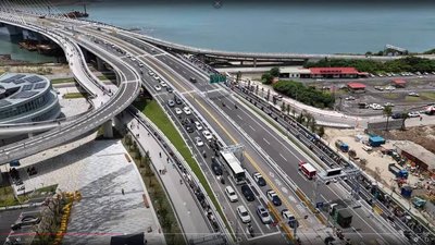 淡江大橋避塞 公路局籲搭大眾運輸、開車配合改道