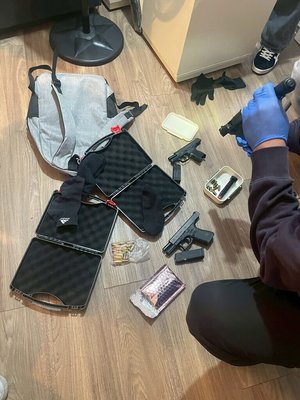 毒品分裝場暗藏北投溫泉區 海巡掃蕩查獲槍毒