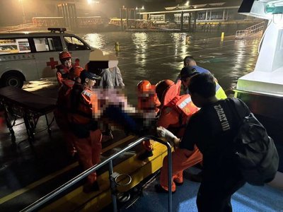 看藍眼淚不慎溺水 男遊客東莒落海送醫不治