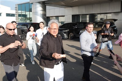 黃仁勳來台助攻台股　投顧：聚焦AI概念股