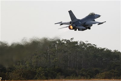空軍F-16V防撞地系統　7月軟體上機、9月硬體到位