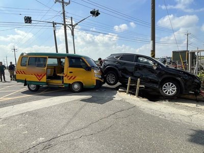 雲林土庫娃娃車碰撞事故 11名幼童僅驚嚇未受傷