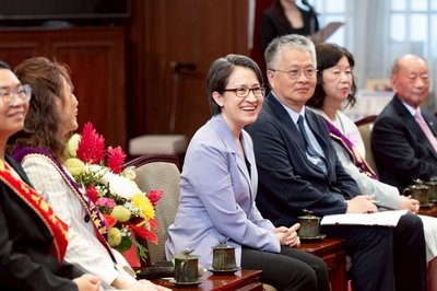 副總統期勉傑出女青年突破框架　成為下一世代典範
