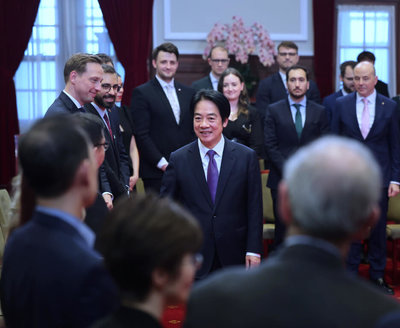 總統：持續提升自我防衛力量　打造韌性民主供應鏈