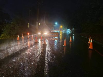 花蓮南區大雨 台30線南安段2處落石道路封閉